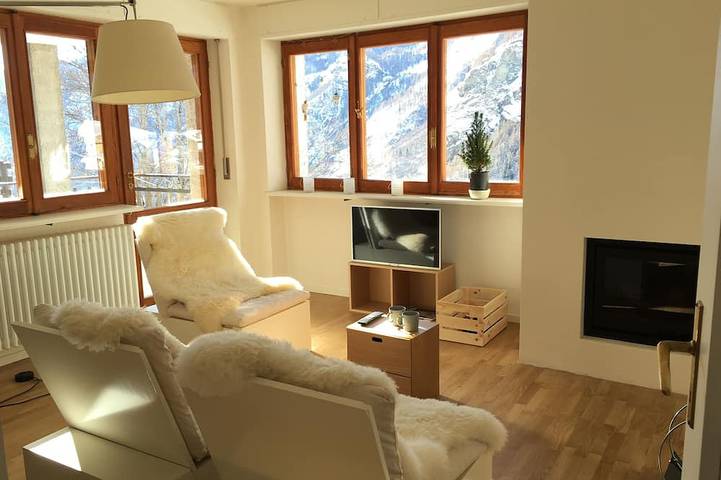 Apartamento entero, Apartamento amplio y luminoso con hermosa vista y amplio balcón. in Breuil-Cervinia, Valtournenche