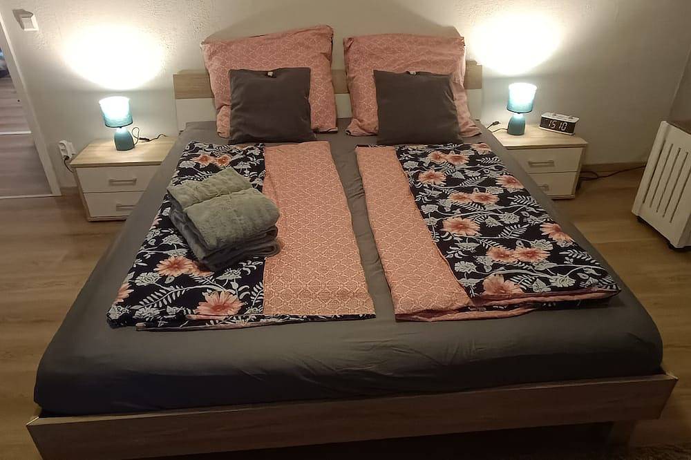 Ganze Wohnung, Neu renovierte 85 qm Nähe Veltins Arena, Cranger Kirmes, Zeche Zollverein in Herten, Kreis Recklinghausen