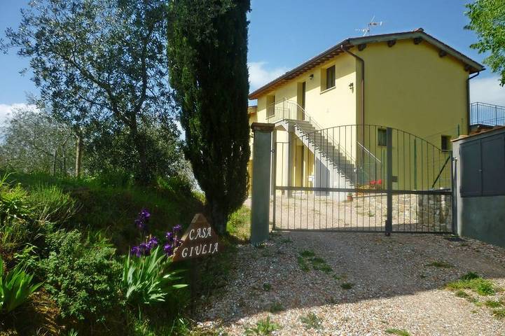 Apartamento entero, Apartamento con piscina de 30 minutos de Florencia, jardín privado, parking, Wi-Fi in Reggello, Valdarno