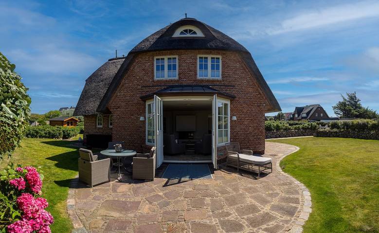 Traumhaftes Reet-Strandhaus mit 6 Zimmern auf ca. 200 m², für bis zu 6 Personen. in Nordfriesische Inseln (Schleswig-Holstein) (Schleswig-Holstein), Wenningstedt