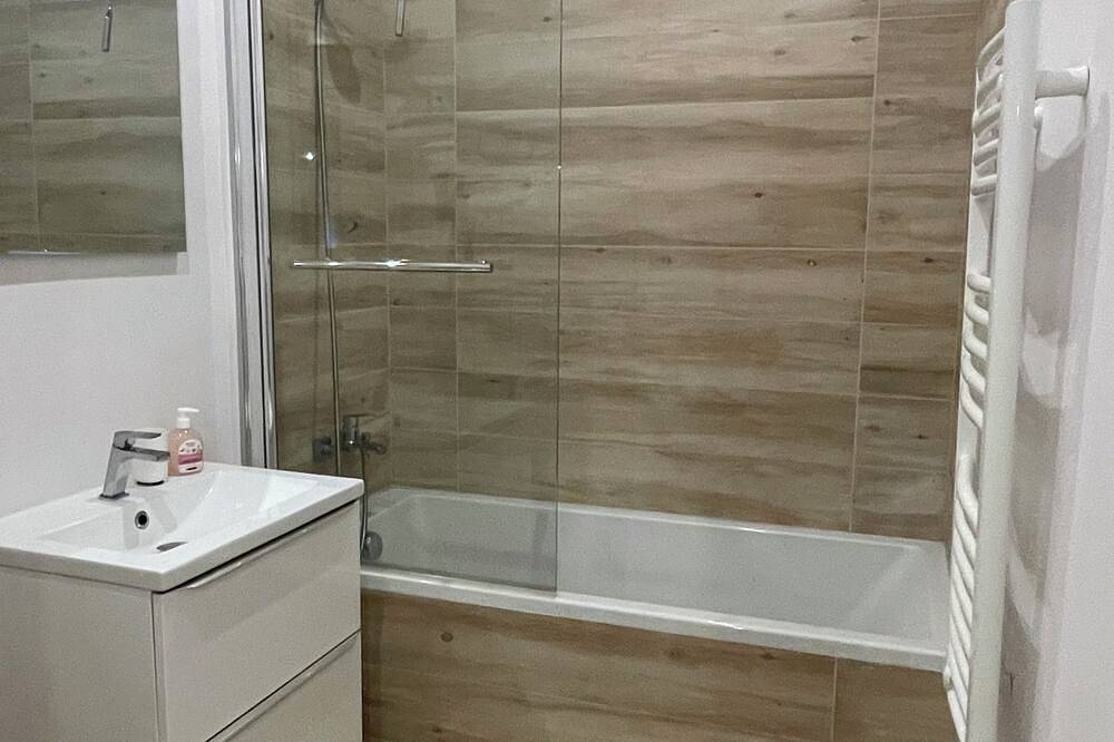 Renovated town house, close to all amenities. in Condom, Gers