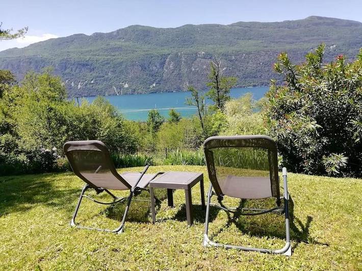 Location de vacances pour 2 personnes, avec Terrasse et Jardin ainsi que Vue et Vue sur le lac à Brison-Saint-Innocent