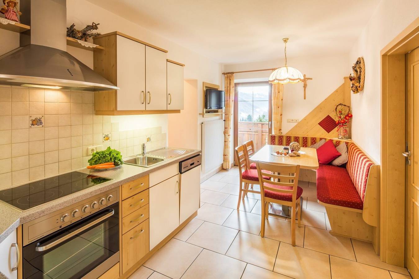 Ganze Wohnung, Ferienwohnung "Voppichlhof Arnika" mit Bergblick, privater Terrasse und Wlan in San Giacomo, Ahrntal