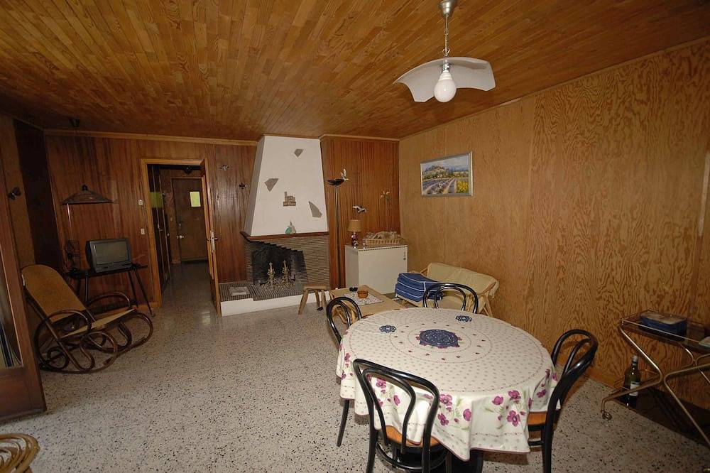 Ideal chalet for a family with 2 children. in Castellane, Regionaler Naturpark Verdon