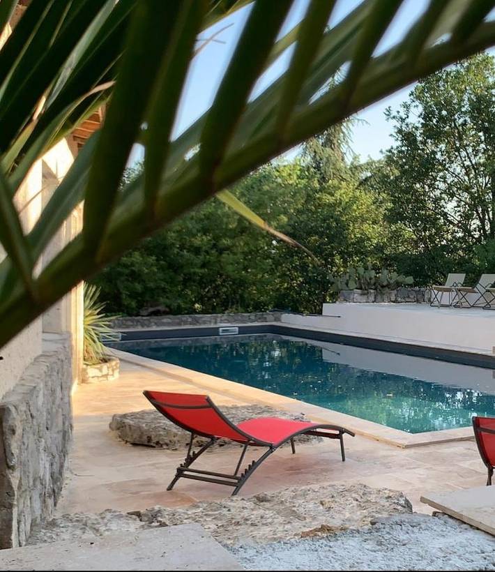 Gîte pour 2 personnes, avec vue et balcon ainsi que jardin et piscine à Saint-Alban-Auriolles
