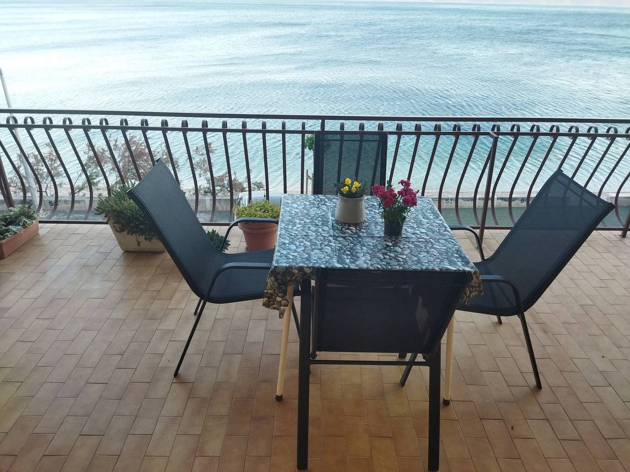 Apartamento entero, Apartamento para dos personas en la playa Podgora, Makarska A-6801-a in Podgora, Rivera de Makarska