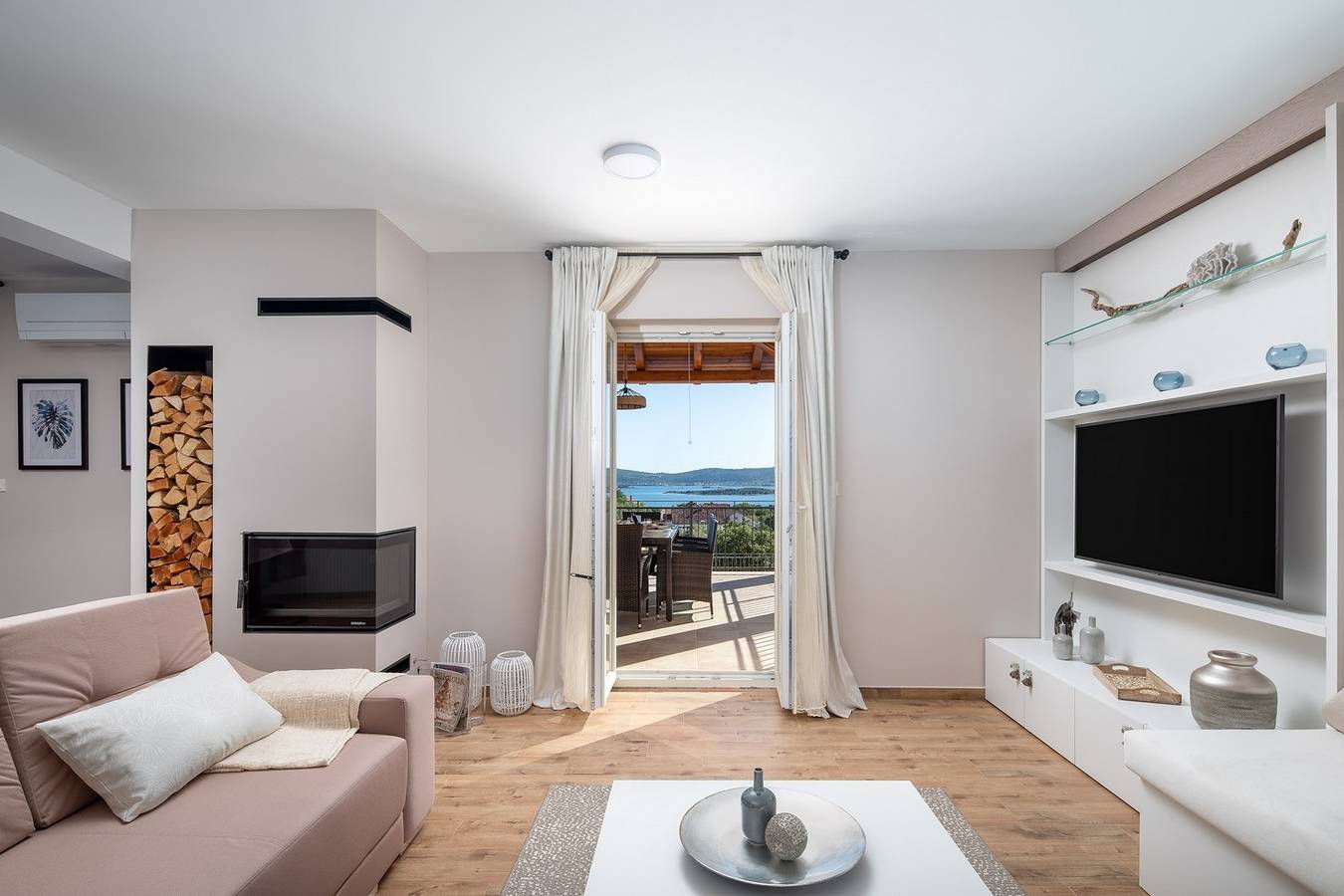 Luxury Villa San heated pool sauna, bbg, family in Sveti Filip i Jakov, Općina Sveti Filip i Jakov