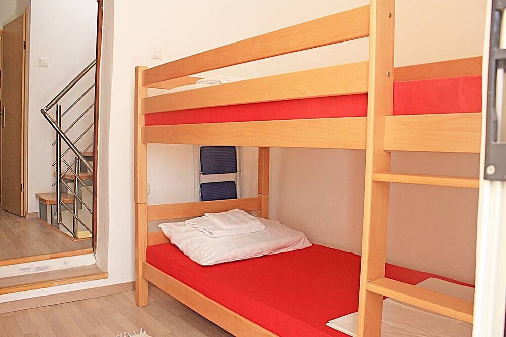 Cały apartament, Nowy relaksujący apartament - 15 metrów od plaży in Zaostrog, Riwiera Makarska