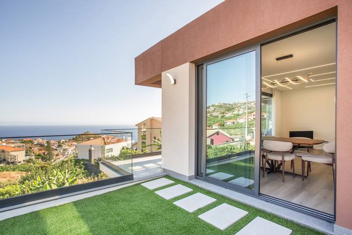Holiday Home 'Refugio Do Encanto' with Sea View, Private Terrace and Wi-Fi in Pináculo, Ponta do Sol