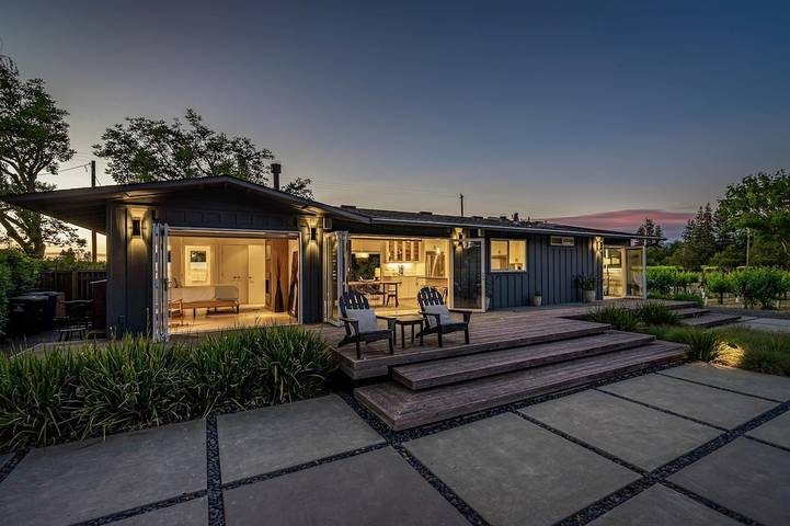 Vacation house for 4 people, with balcony and hot tub in Northern California