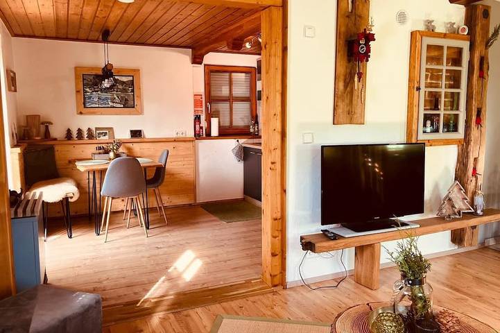 Gîte pour 5 personnes, avec Balcon et Jacuzzi ainsi que Jardin et Piscine à Freudenstadt