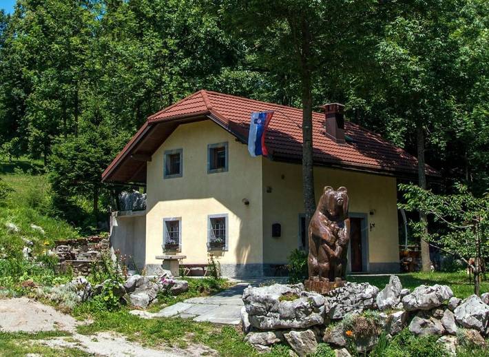 Gîte pour 6 personnes, avec Jacuzzi et Terrasse ainsi que Jardin et Vue