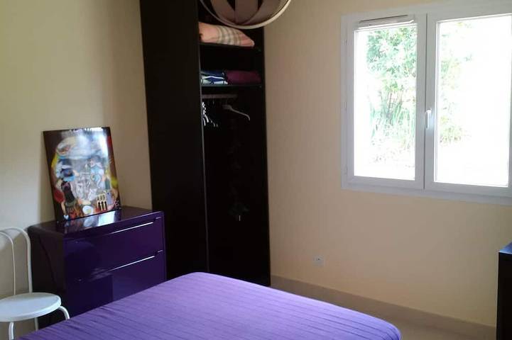 Location de vacances pour 8 personnes, avec terrasse et jardin à Saint-Étienne-de-Fontbellon - 2