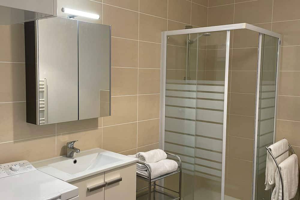 Appartamento intero, T2 apartment of 40m2 feet in the water + swimming pool in Santa Lucia di Moriani, Corte e dintorni