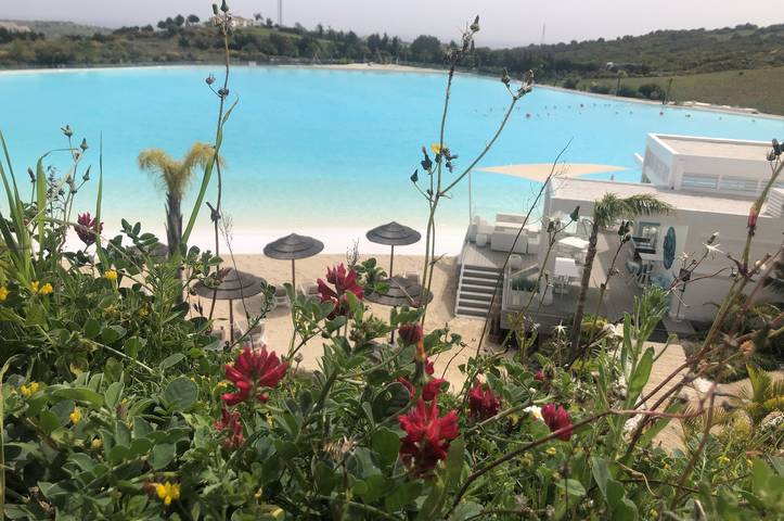 Ferienwohnung für 6 Personen, mit Meerblick und Whirlpool sowie Terrasse und Garten in Casares