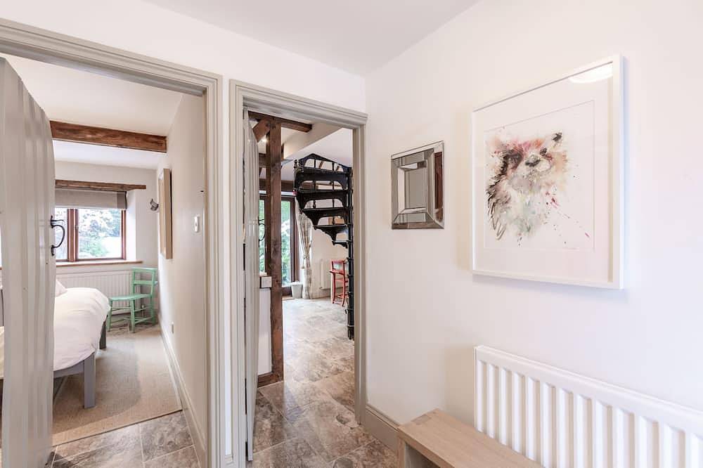 Stunning open plan 2 storey barn conversion with spiral staircase. in Blockley, Gloucestershire