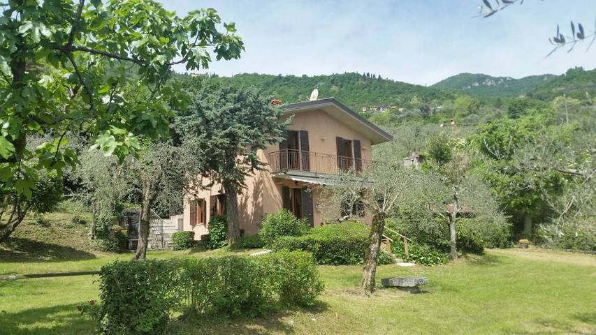 Ferienhaus für 6 Personen, mit Balkon und Terrasse sowie Garten und Seeblick in Bogliaco