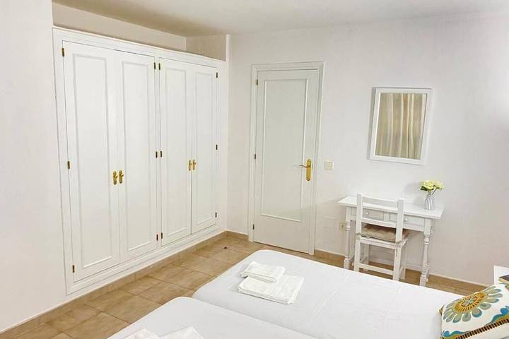 Gîte pour 3 personnes, avec piscine ainsi que jardin et vue à Cala en Blanes - 4