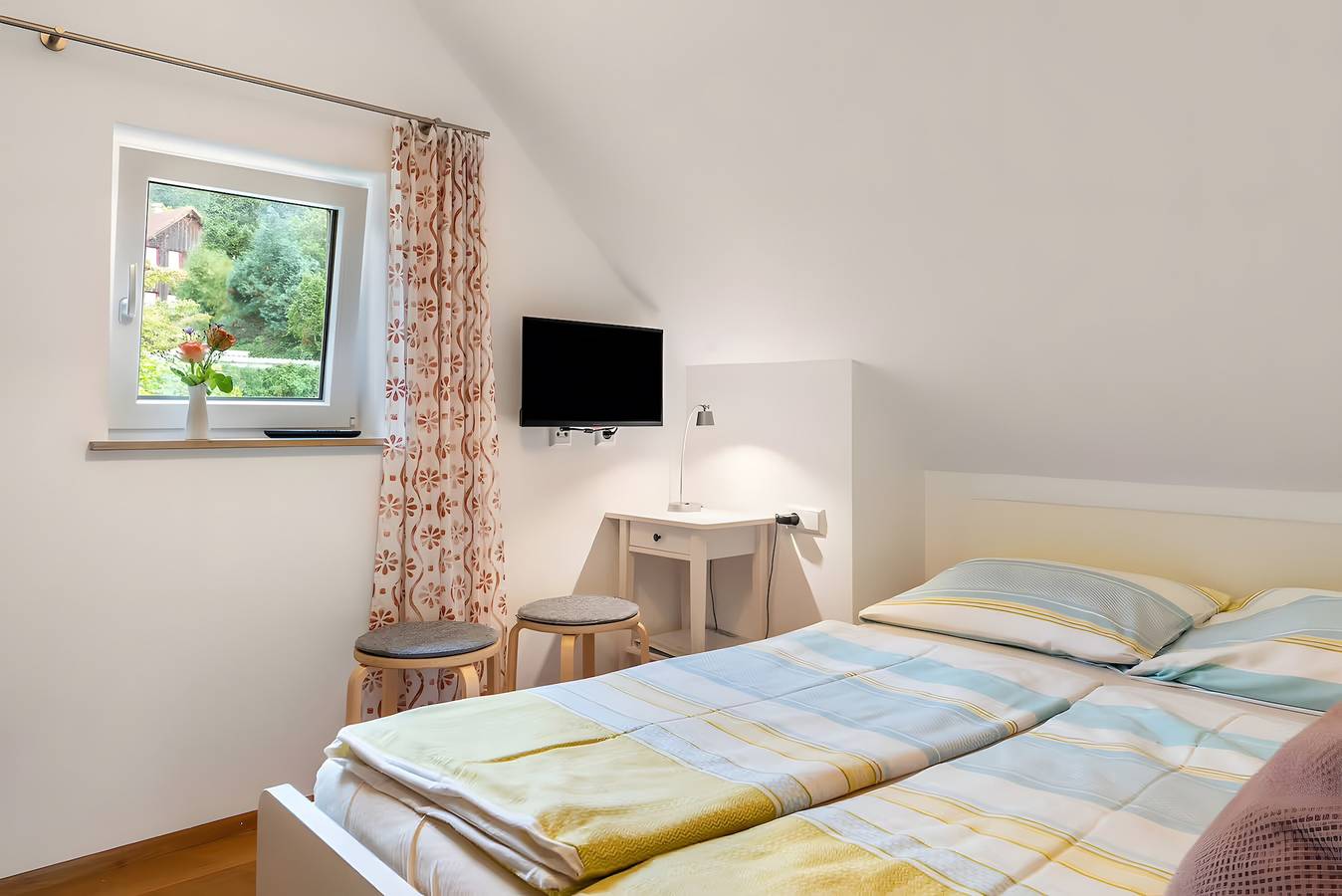 Gästehaus 'Kleines Zimmer am See' mit Gemeinschaftsgarten und Wlan in Bodman-Ludwigshafen, Obersee (Bodensee)