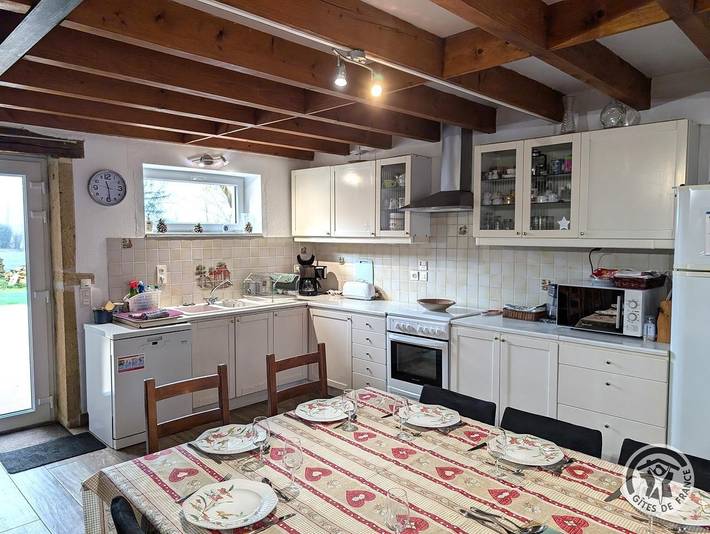 Gîte pour 13 personnes, avec jardin dans Beaujolais - 3