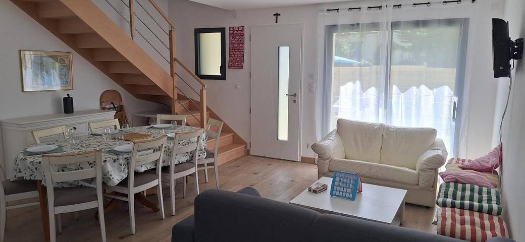 Location de vacances pour 8 personnes, avec jardin dans Plage de Lanséria