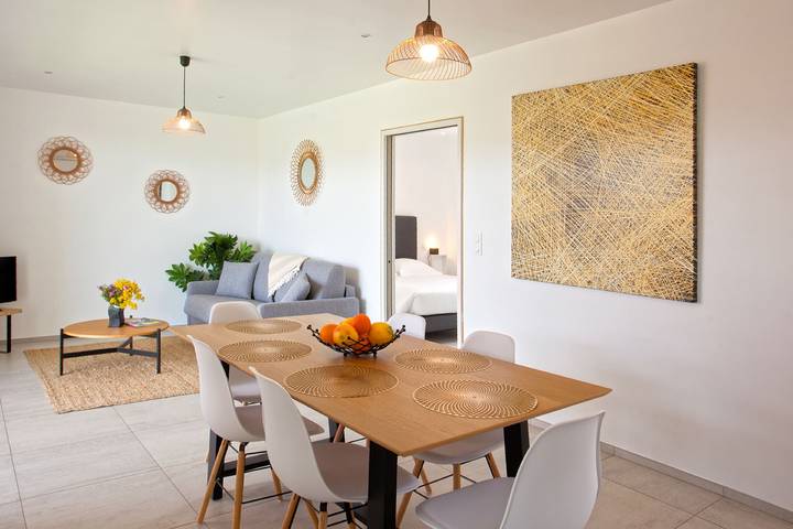 Gîte pour 6 personnes, avec jardin ainsi que piscine et terrasse, adapté aux familles à Calenzana - 3