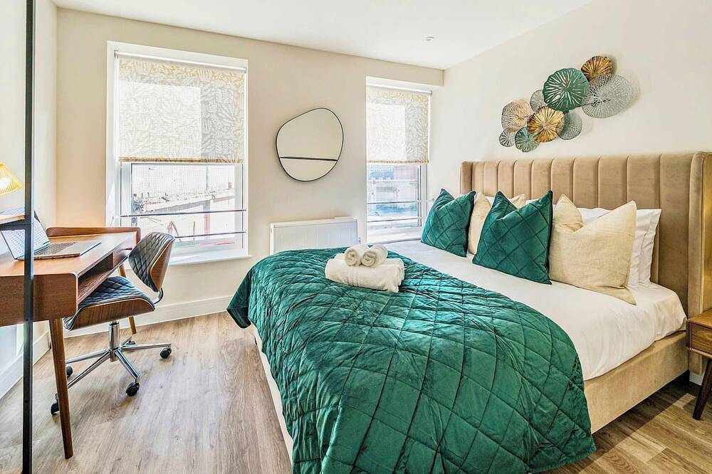 Geheel appartement, Town Center, Free Wifi, 58 Inch Tv, Balcony in Rushmoor, Hampshire