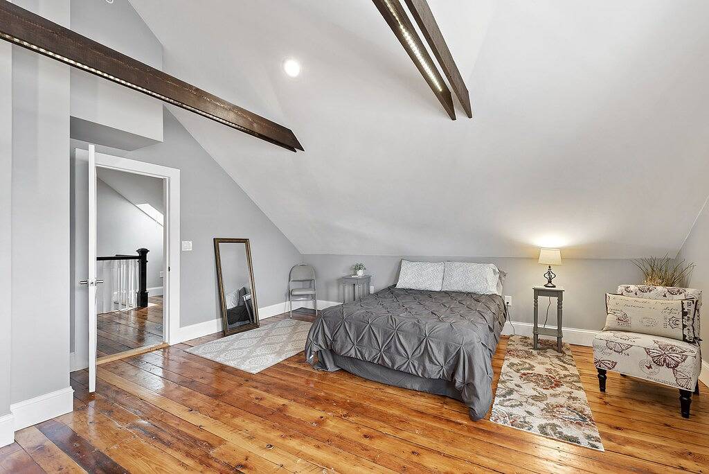 Ganze Wohnung, Einheit 2 - 3 Schlafzimmer / 2 Badezimmer Wunderschön renovierte moderne Wohnung. in Salem (MA), Essex County (MA)