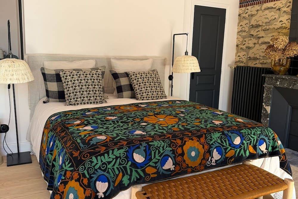 Maison Romy Charming \"Balthazar\" room Upmarket B&B in the heart of Chinon in Chinon, Loire Valley