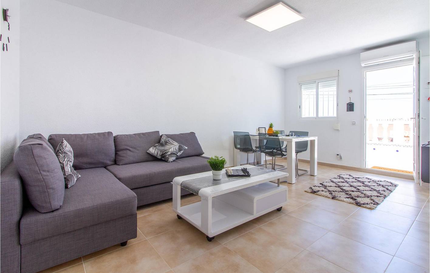 Hel ferieleilighet, Ferieleilighet for 4 personer med badebasseng in El Chaparral, Torrevieja