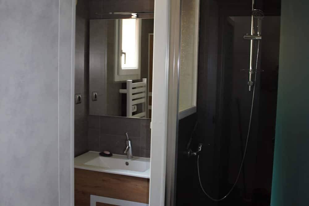 Location Maisonnette de Vacances Pour 5 Personnes in Cublac, Brive-la-Gaillarde region