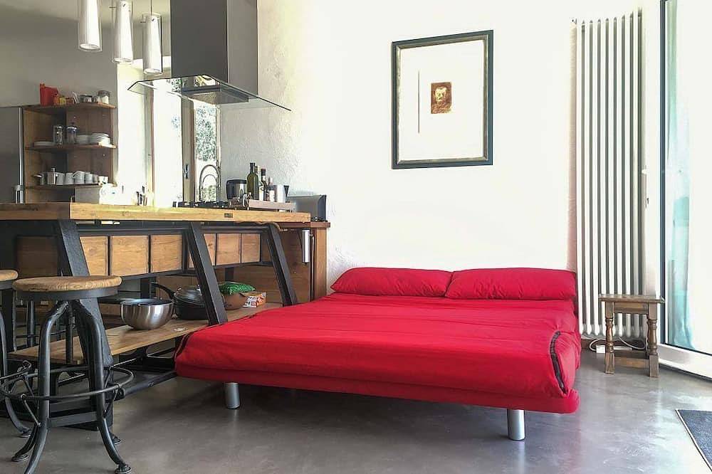 Familienresidenz: 4 Appartments und großer Gemeinschaftsbereich, Pool und Garten in Malcesine, Gardasee-Berge