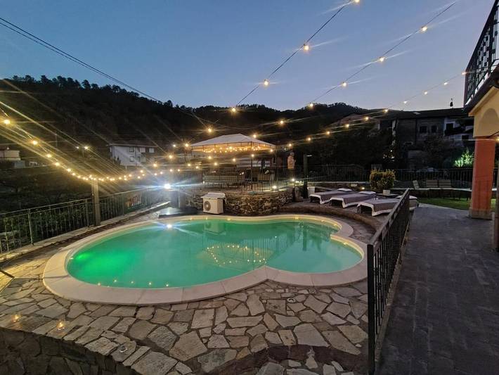 Location de vacances pour 14 personnes, avec piscine ainsi que vue et jardin à Pignone - 4