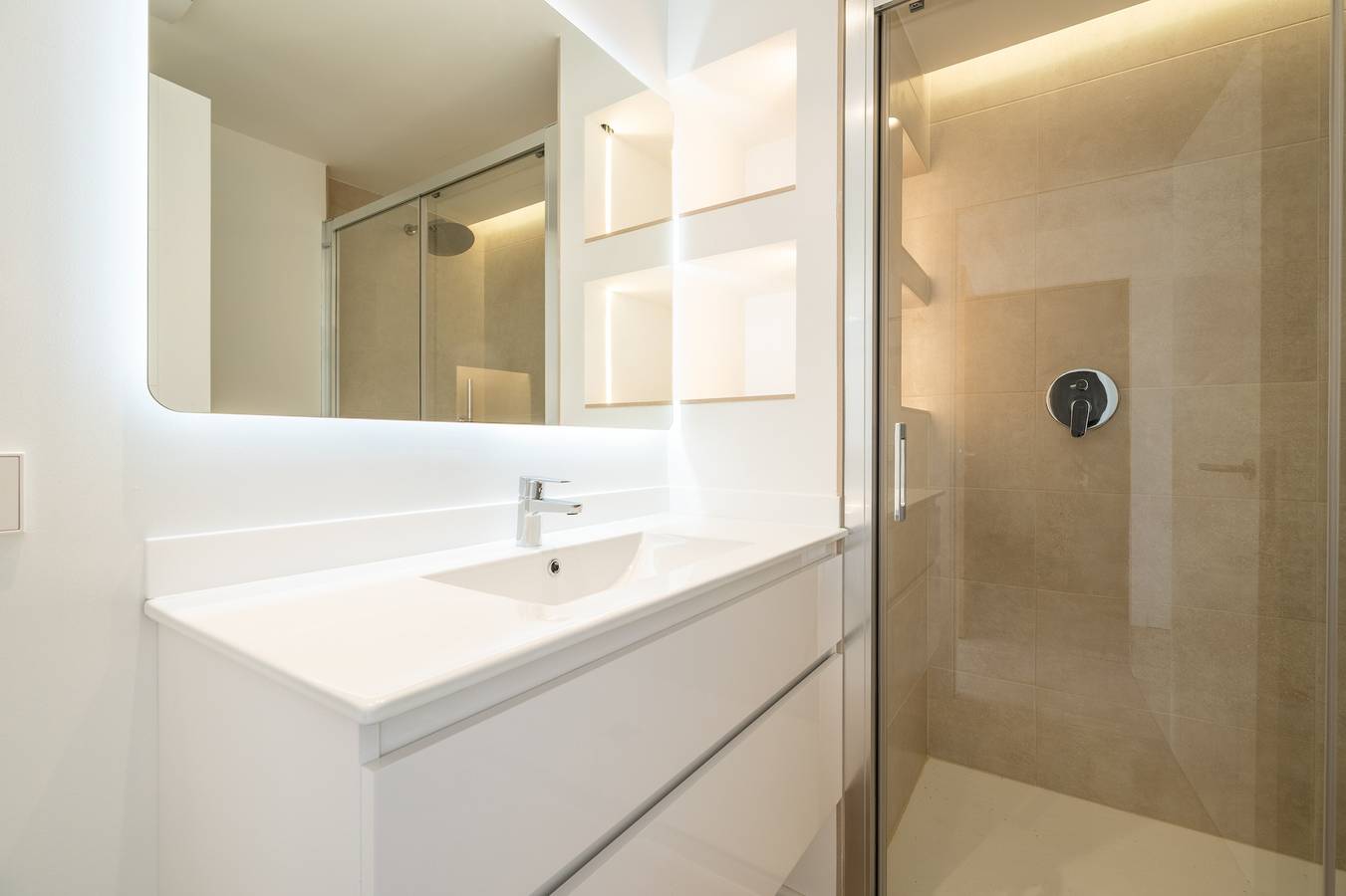Entire apartment, Apartment 'Las Palmeras 1' with Shared Pool, Wi-Fi and Air Conditioning in Cala Millor, Son Servera