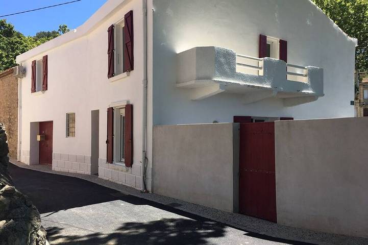 Location de vacances pour 8 personnes, avec balcon et jacuzzi à Villesèque-des-Corbières