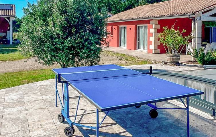 Location de vacances pour 11 personnes, avec jardin ainsi que terrasse et piscine, animaux acceptés à Saint-Jean-d'Eyraud - 4