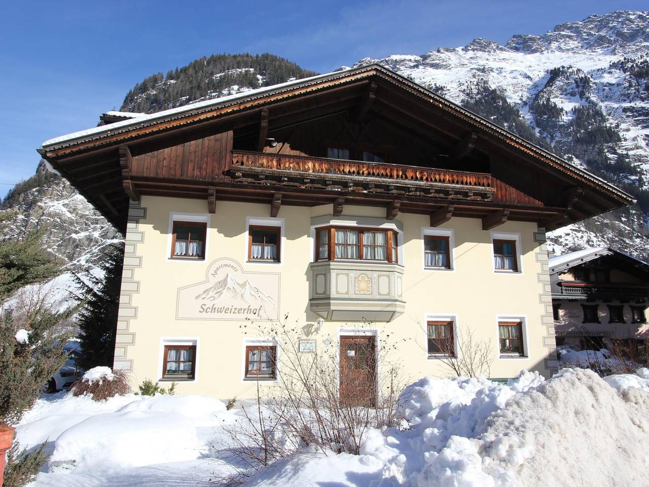 Ganze Wohnung, Stilvolle Ferienwohnung nahe Skibus nach Sölden in Huben, Längenfeld