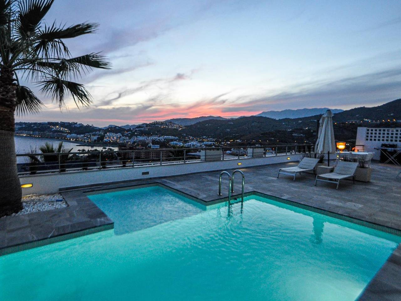 Magnifiquevilla à louer avec piscine privée in Curumbico, Almuñecar