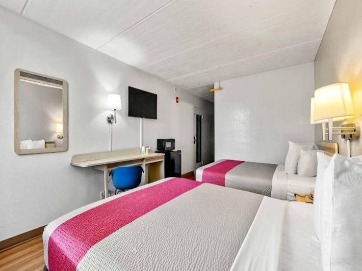 Apartamento entero, 2 camas tamaño queen | Bañera con acceso móvil Nsmk Micfridg in Georgia (Estados Unidos)