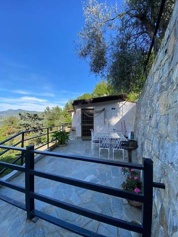 Gîte pour 5 personnes, avec vue et terrasse, animaux acceptés à Camporosso