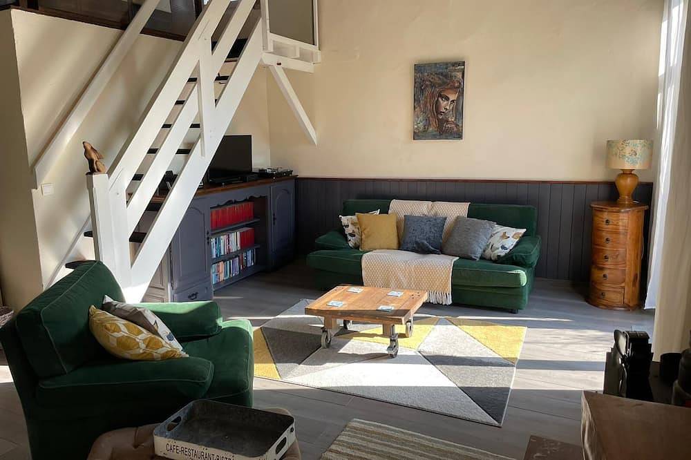 Marcadis Gite @Finders Keepers France. Adult only site with 16 acres and a lake in Moncrabeau, Nérac region