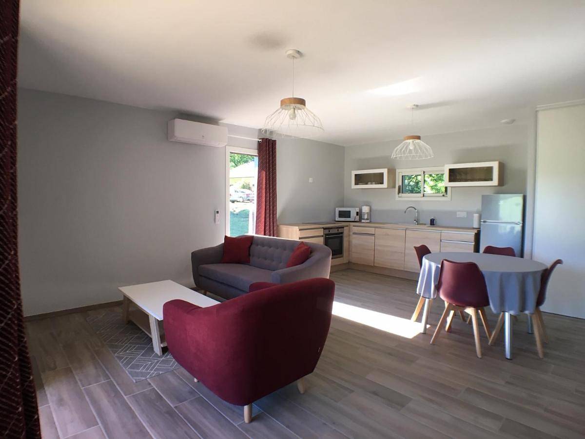 Chalet (4 Persons) in Varetz, Région de Brive-la-Gaillarde