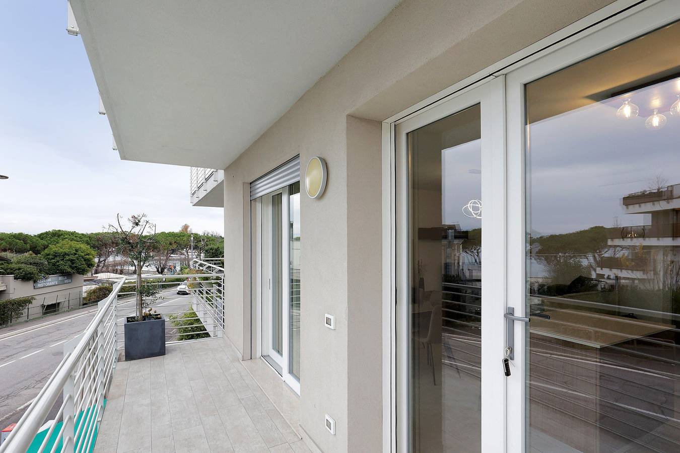 Appartement entier, Appartement 'Albiceleste Prime Location' avec vue sur le lac, Wi-Fi et climatisation in Peschiera del Garda, Montagnes autour du lac de Garde