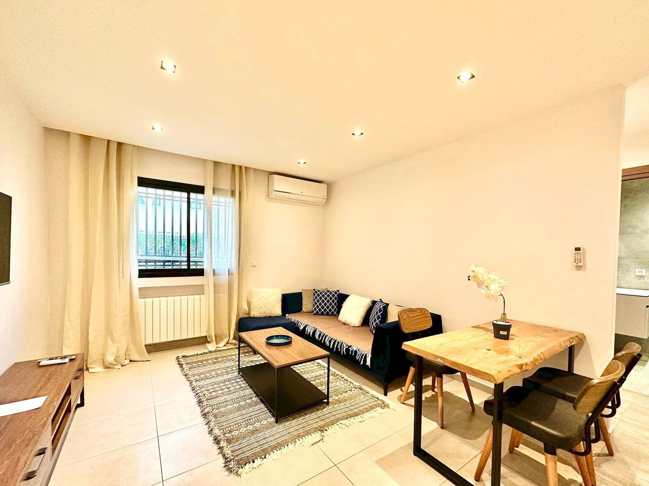 Entire apartment, Sunset 101 brand new apt with gym in Lac 1 in Tunis, Tunisia