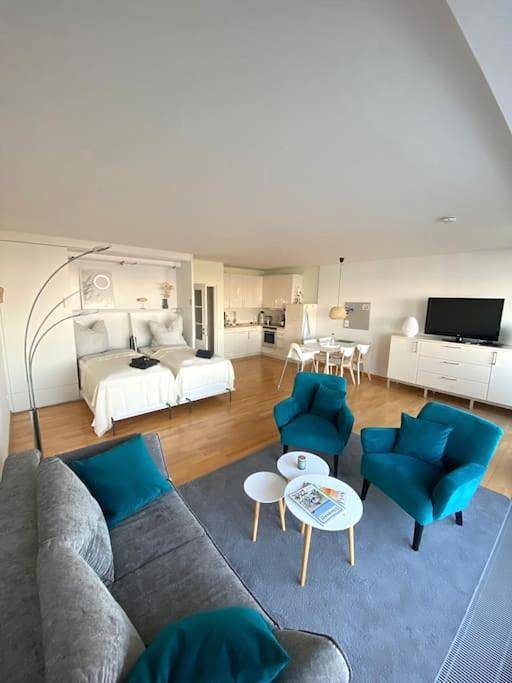 Ganze Wohnung, Panoramablick und den Strand direkt vor der Tür in Kieler Förde, Kiel
