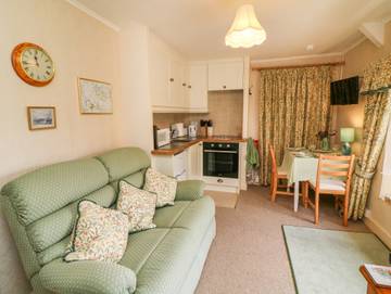 Log Cabin for 2 People in Somerset, South West England, Photo 2