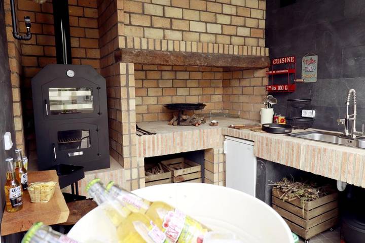 Apartamento para 12 personas, con Jacuzzi y Terraza además de Jardín y Piscina para niños en Albacete