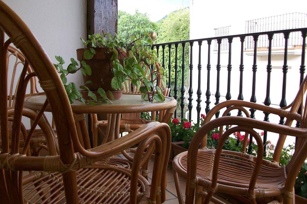 Stroll through its beautiful landscapes and enjoy tranquility in Genevilla, Cordillera Cantábrica