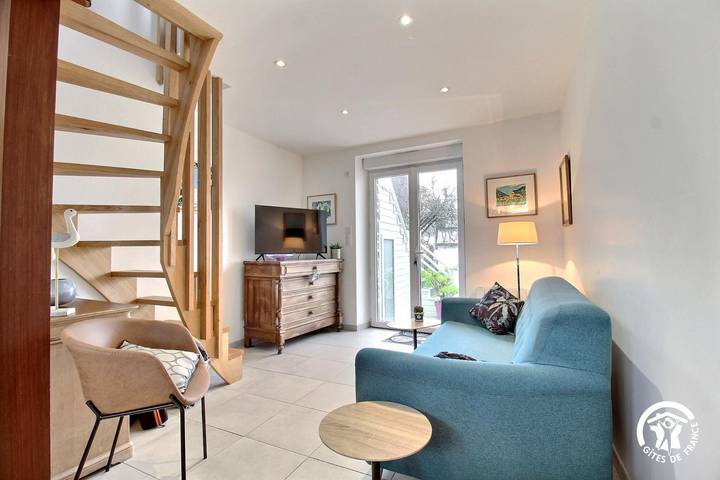 Gîte pour 4 personnes, avec jardin dans Kerhostin