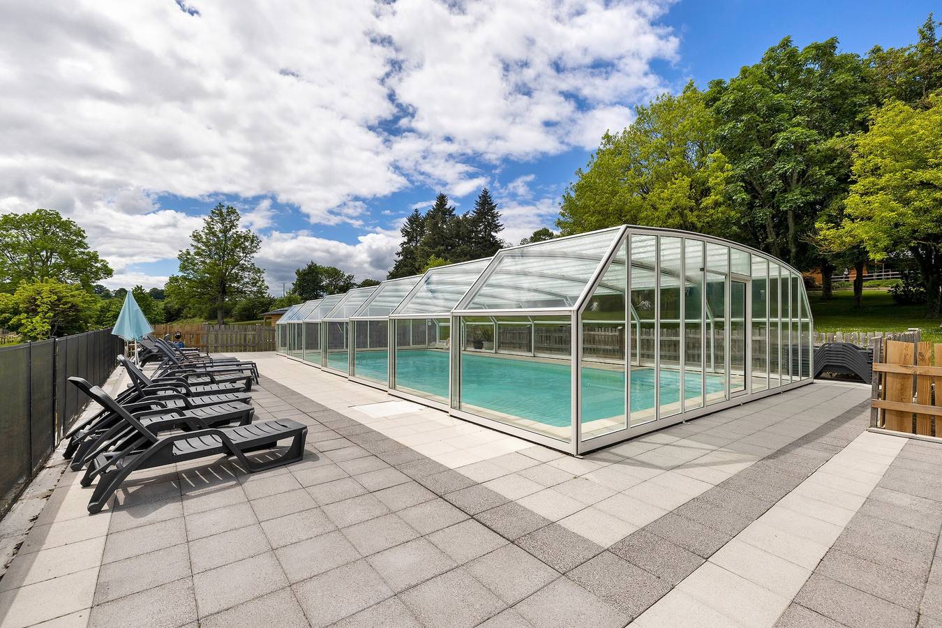 Gite l'etang des portes: Casa de vacaciones con vistas al lago y piscina compartida in Mainsat, Región de Aubusson